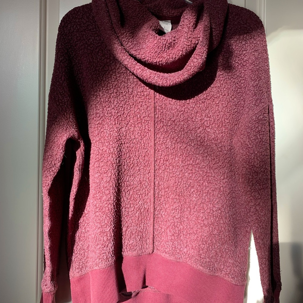 Cozy, relaxed fit, maroon, Abercrombie & Fitch sweatshirt